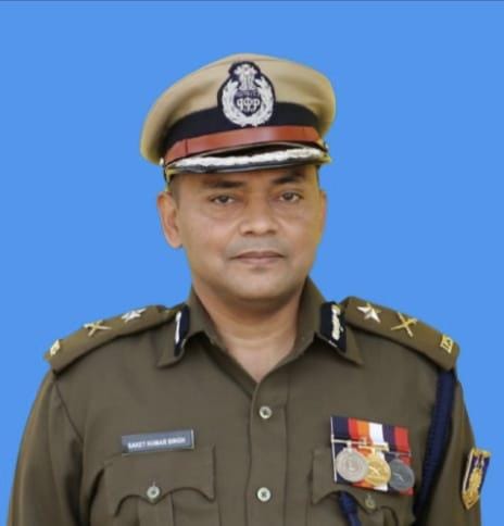 पुलिस महानिरीक्षक, केंद्रीय रिजर्व पुलिस बल- श्री साकेत कुमार सिंह